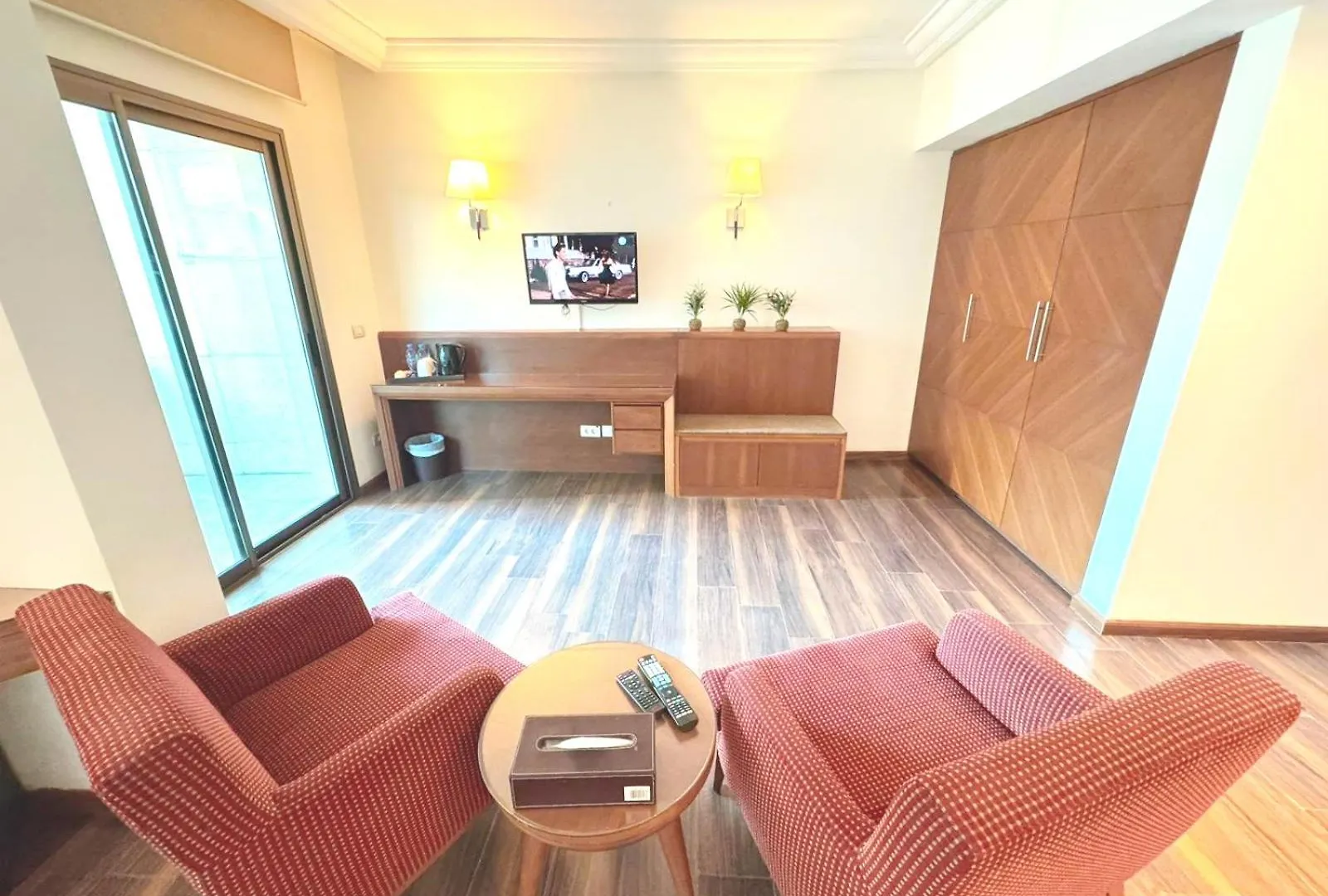 King Suites Hotel Beirut 5*,